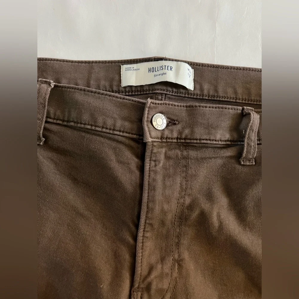 Hollister Straight Fit Brown Jeans - Picture 3 of 4
